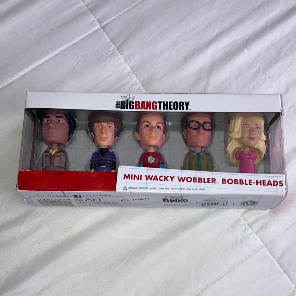 Discontinued big bang theory mini wacky wobbler bobble heads funko pop 2012